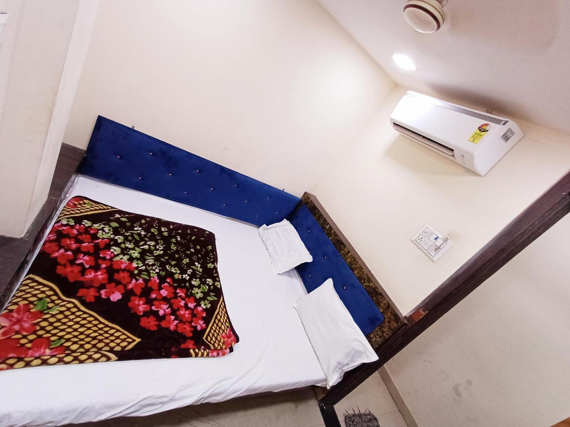 Blue Tower Hotell Ujjain Exteriör bild